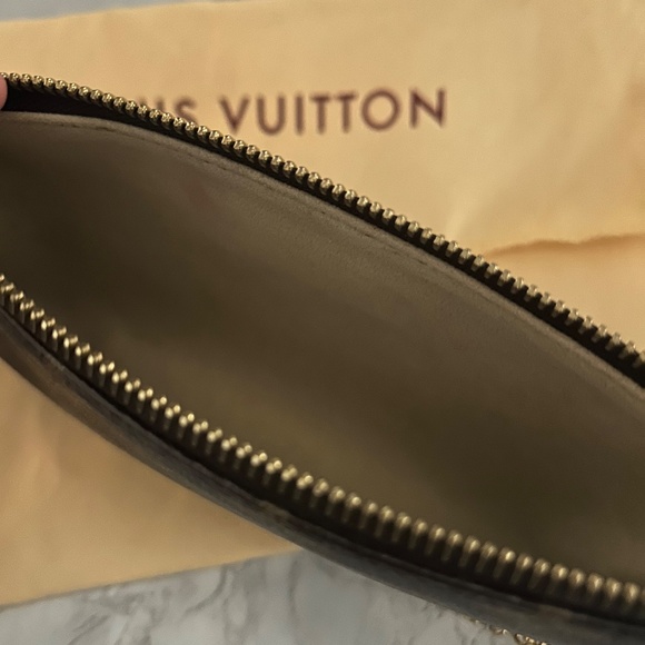 Louis Vuitton LV purse ( great condition ) - Picture 5 of 12